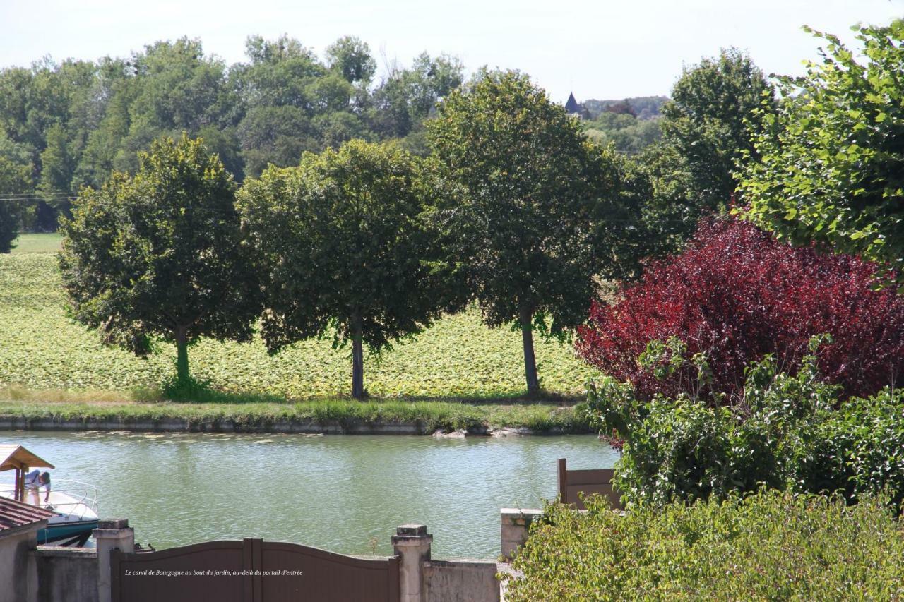La Maison Et Son Jardin Sur Le Canal De Bourgogne Ravieres Екстер'єр фото